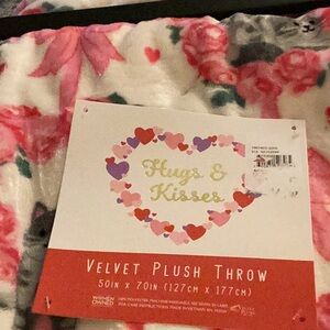 NWT Hugs & Kisses Oversized Plush Throw 
Brand New With Tags 50 “ X 70”